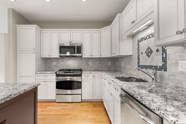 43 Winterberry Ln, Easton, MA 02356