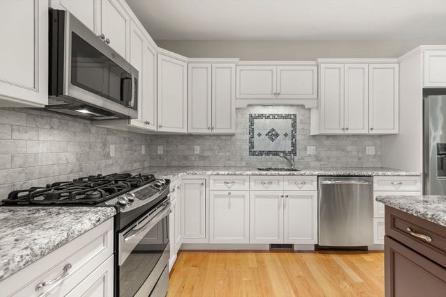 43 Winterberry Ln, Easton, MA 02356