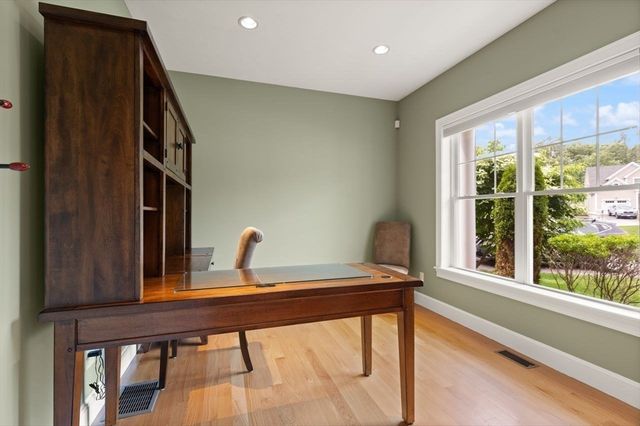 43 Winterberry Ln, Easton, MA 02356