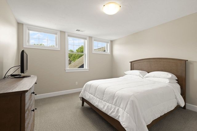 43 Winterberry Ln, Easton, MA 02356