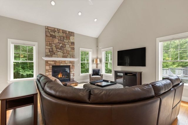 43 Winterberry Ln, Easton, MA 02356