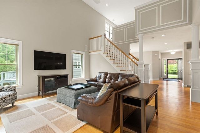 43 Winterberry Ln, Easton, MA 02356
