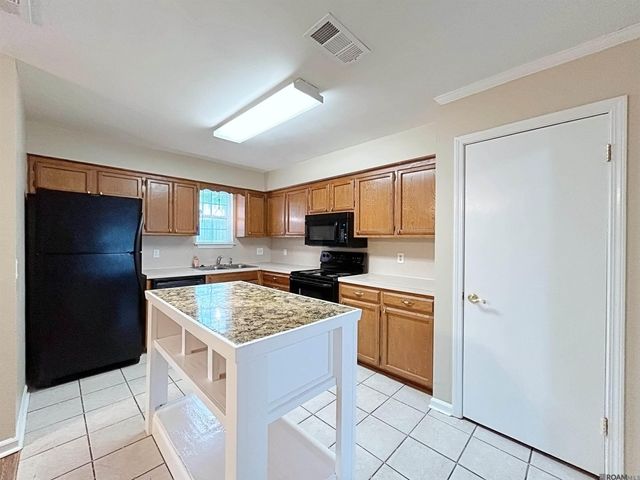 3411 San Felipe Dr, Baton Rouge, LA 70809