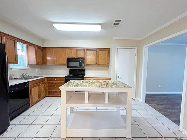 3411 San Felipe Dr, Baton Rouge, LA 70809