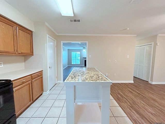 3411 San Felipe Dr, Baton Rouge, LA 70809