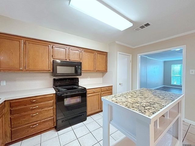 3411 San Felipe Dr, Baton Rouge, LA 70809