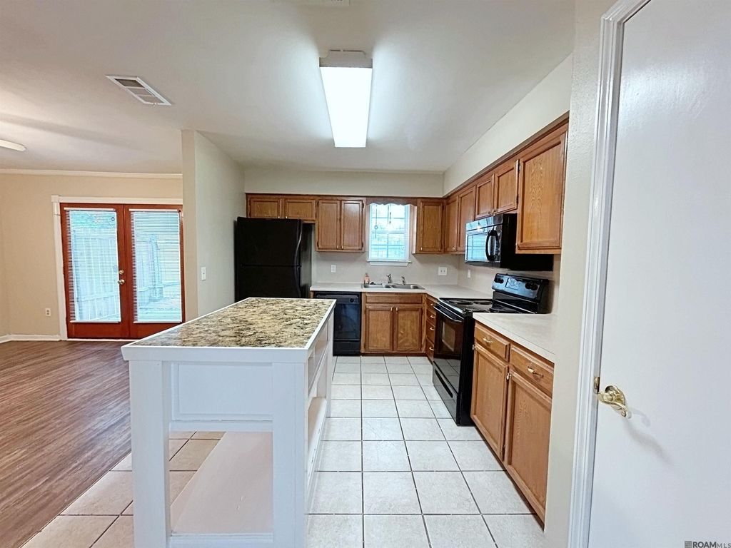 3411 San Felipe Dr, Baton Rouge, LA 70809