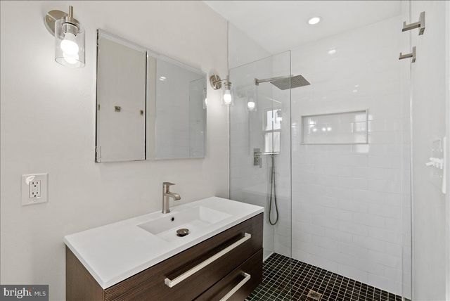 7107 TYNDALE ST, Mclean, VA 22101