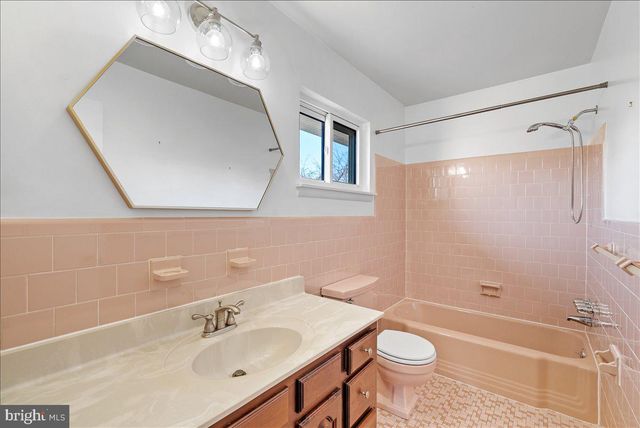 7107 TYNDALE ST, Mclean, VA 22101