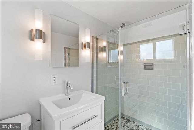 7107 TYNDALE ST, Mclean, VA 22101