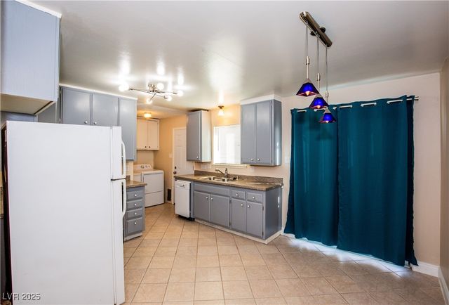 319 Pecos Way, Las Vegas, NV 89121