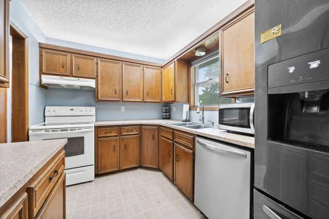 1809 N Clayton Ave, Wichita, KS 67203