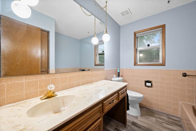 1809 N Clayton Ave, Wichita, KS 67203