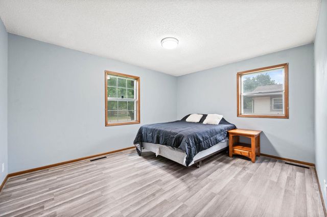 1809 N Clayton Ave, Wichita, KS 67203