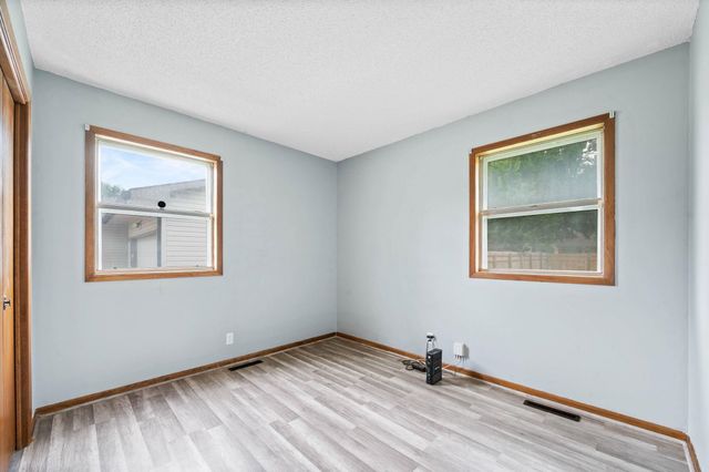 1809 N Clayton Ave, Wichita, KS 67203