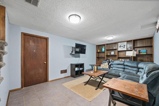 1809 N Clayton Ave, Wichita, KS 67203