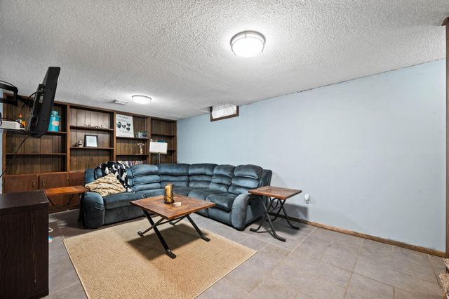 1809 N Clayton Ave, Wichita, KS 67203