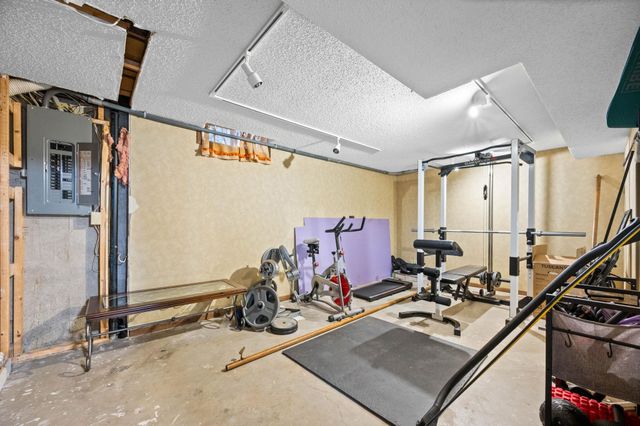 1809 N Clayton Ave, Wichita, KS 67203