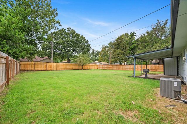 1809 N Clayton Ave, Wichita, KS 67203