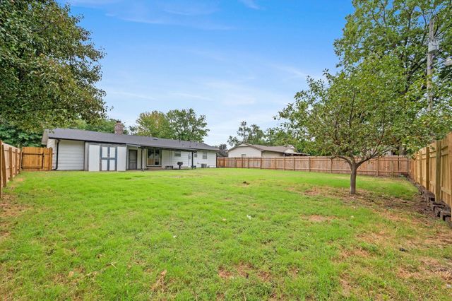 1809 N Clayton Ave, Wichita, KS 67203