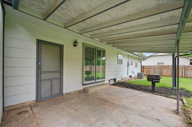 1809 N Clayton Ave, Wichita, KS 67203