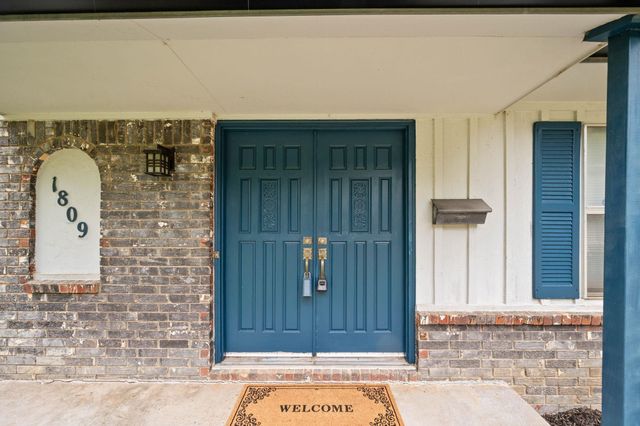 1809 N Clayton Ave, Wichita, KS 67203