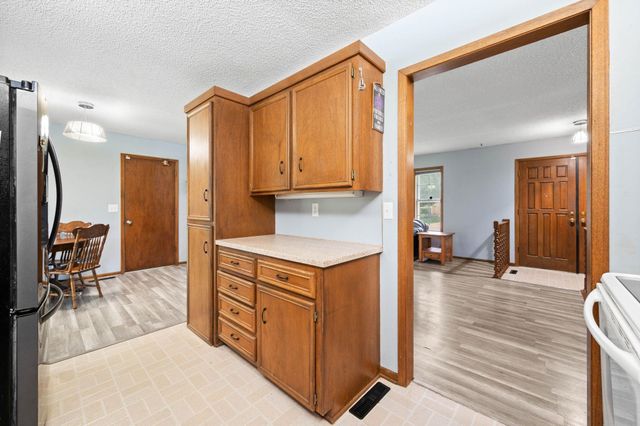 1809 N Clayton Ave, Wichita, KS 67203