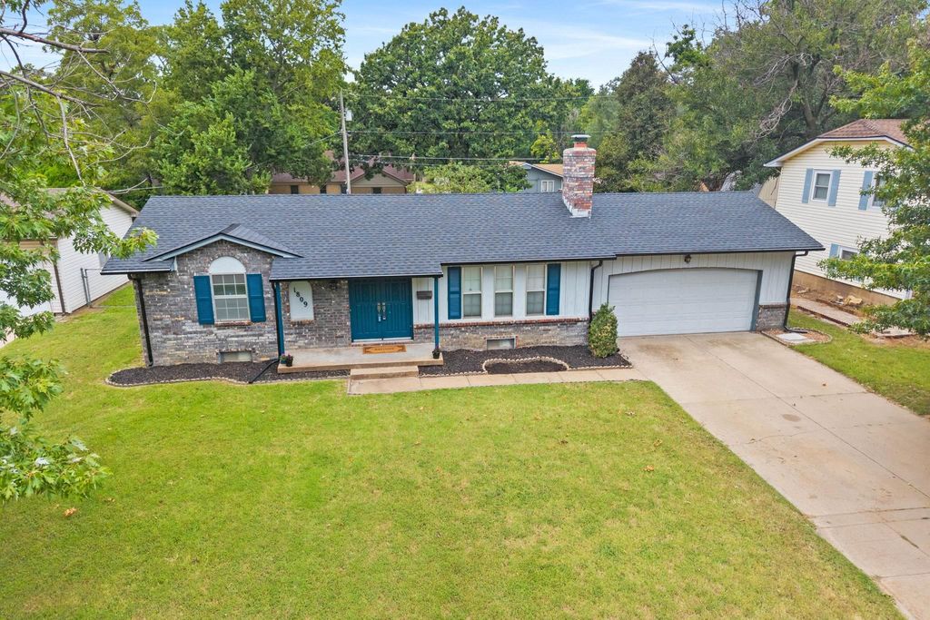 1809 N Clayton Ave, Wichita, KS 67203