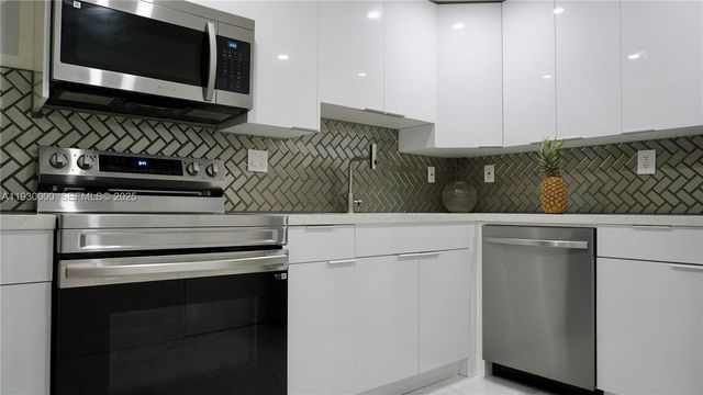 1833 S Ocean Dr 609, Hallandale Beach, FL 33009