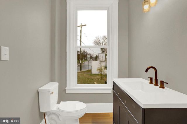 48 E FRANKLIN ST, New Freedom, PA 17349