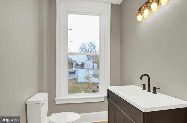 48 E FRANKLIN ST, New Freedom, PA 17349