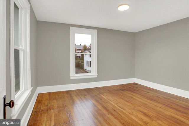 48 E FRANKLIN ST, New Freedom, PA 17349