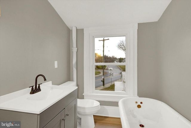 48 E FRANKLIN ST, New Freedom, PA 17349