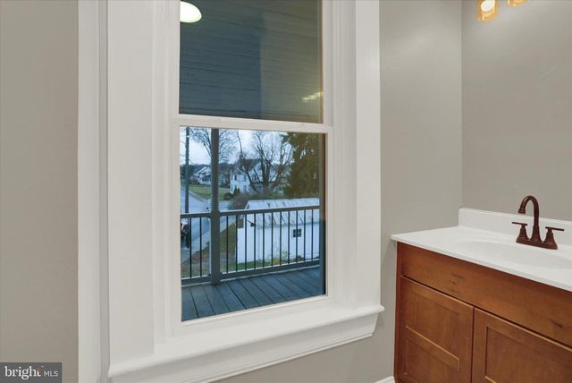 48 E FRANKLIN ST, New Freedom, PA 17349