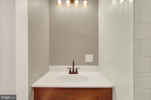 48 E FRANKLIN ST, New Freedom, PA 17349