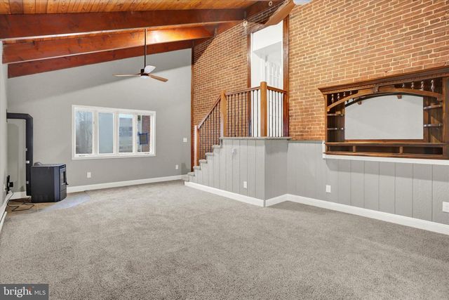 48 E FRANKLIN ST, New Freedom, PA 17349