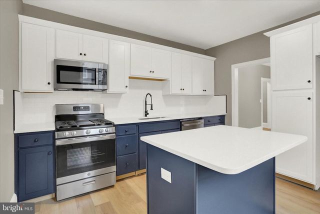 48 E FRANKLIN ST, New Freedom, PA 17349