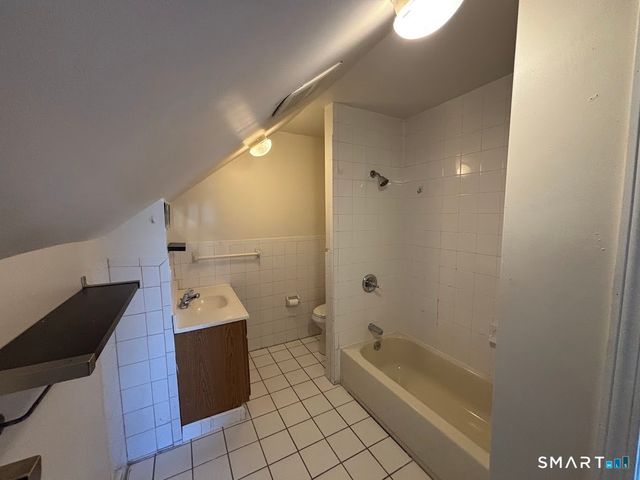 358 Park Avenue 3rd Floor, Bridgeport, CT 06604