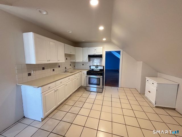 358 Park Avenue 3rd Floor, Bridgeport, CT 06604