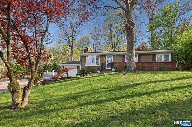 97 Ramapo Hills Boulevard, Oakland, NJ 07436
