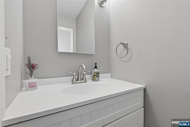 97 Ramapo Hills Boulevard, Oakland, NJ 07436