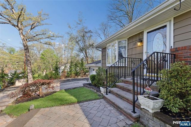 97 Ramapo Hills Boulevard, Oakland, NJ 07436