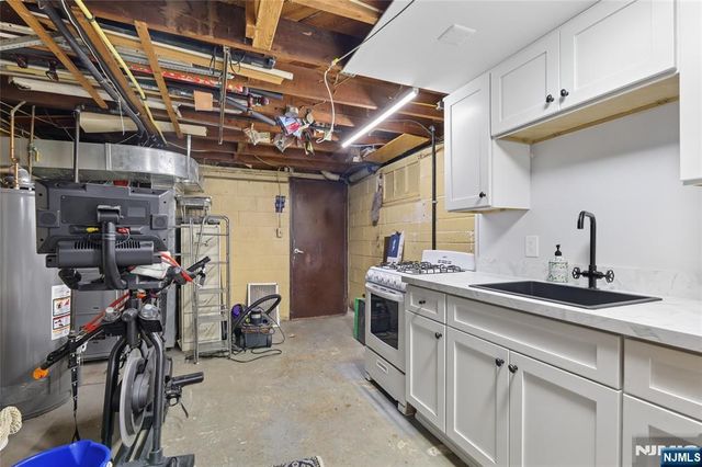 97 Ramapo Hills Boulevard, Oakland, NJ 07436