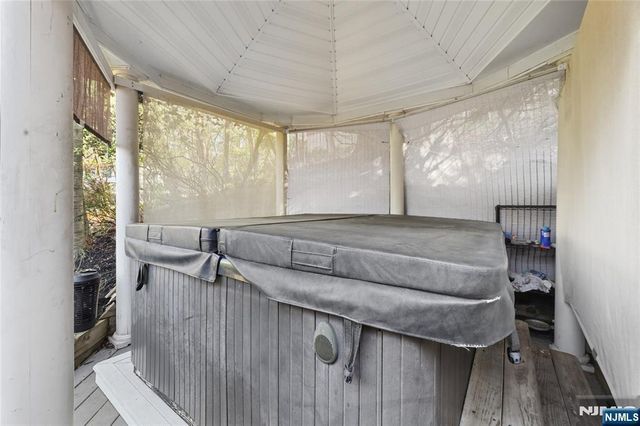 97 Ramapo Hills Boulevard, Oakland, NJ 07436