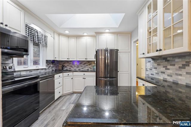 97 Ramapo Hills Boulevard, Oakland, NJ 07436