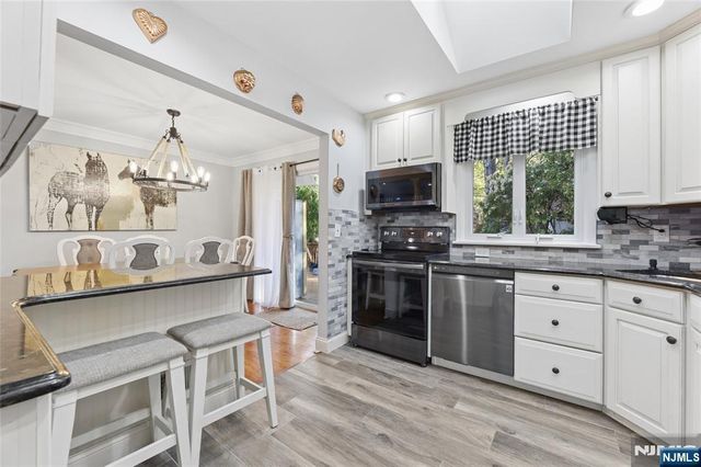 97 Ramapo Hills Boulevard, Oakland, NJ 07436