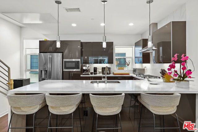 8408 Blackburn Avenue, Los Angeles, CA 90048