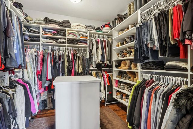 14165 Lindsay DRIVE, Brookfield, WI 53005