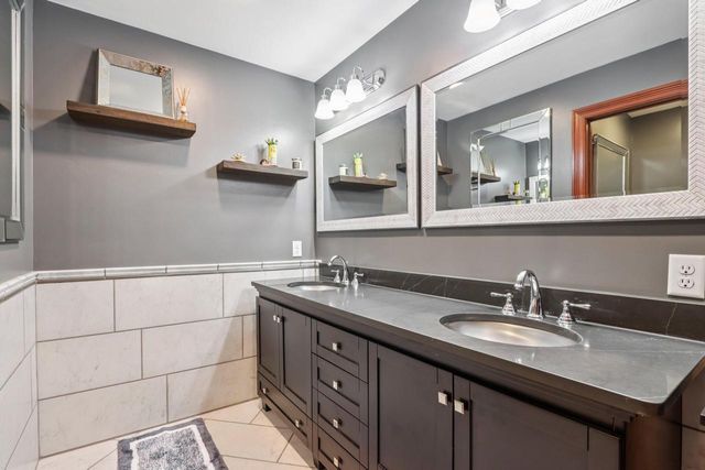 14165 Lindsay DRIVE, Brookfield, WI 53005