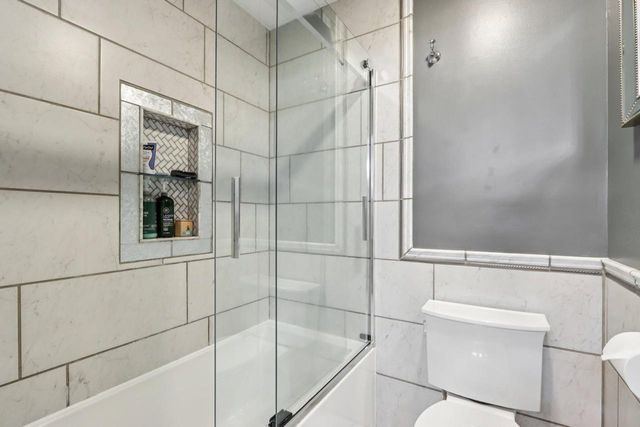 14165 Lindsay DRIVE, Brookfield, WI 53005